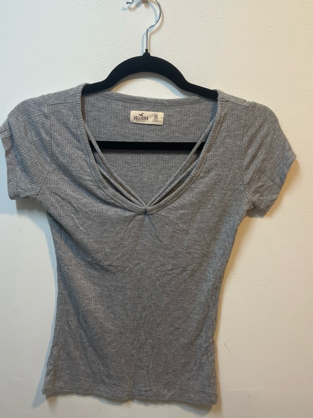 Hollister Women's Heather Gray Short Sleeve Twist-Neck Tee